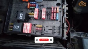 Where to find the diagnostic port OBD2, fuses box and battery in VOLKSWAGEN TOURAN 1 [2003-2010]