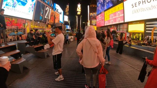 Walking New York City Times Square смотреть онлайн