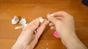 Чистилка для чеснока с Китая. Простая чистка чеснока.