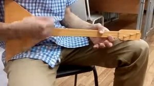 Улошная уральская (балалайка архаичного типа)