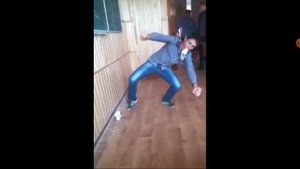 Пацан показал ФАК учителю