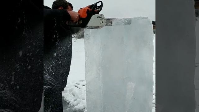 Подготовка к празднику Крещения Господне, вырезаем иордань на озере села Пановка Татарстан