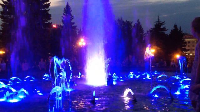 Поющий (танцующий) фонтан в Челябинске смотреть онлайн