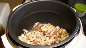ВКУСНЫЙ и СЫТНЫЙ МЯСНОЙ ГУЛЯШ с томатной подливой в мультиварке