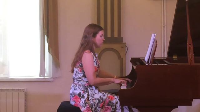 Юлия играет Босса Нову. Москва. Youliya is playing Bossa Nova. Moscow. смотреть онлайн