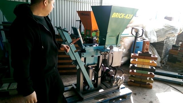 Лего кирпич, станок BRICK-A25, как выбрать станок. смотреть онлайн