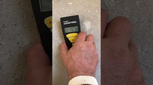 Какой влажности должна быть стяжка для укладки ламината или паркета. А также как её померить.