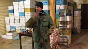 Цех для откачки меда и зимовник для пчел