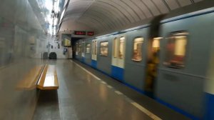 Поезд Ока на станции Цветной бульвар