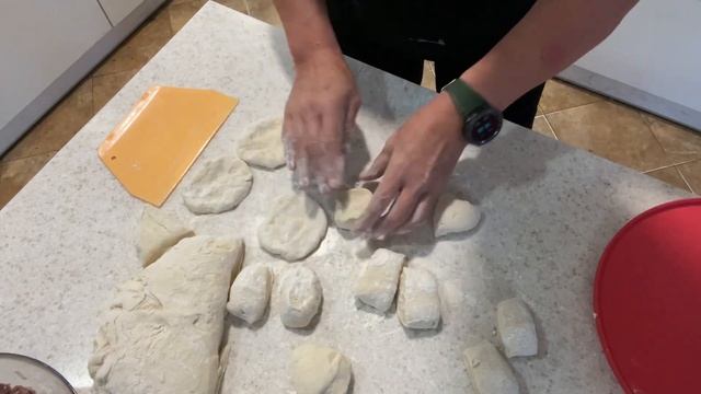 Беляши. Дрожжевое тесто на молоке. смотреть онлайн