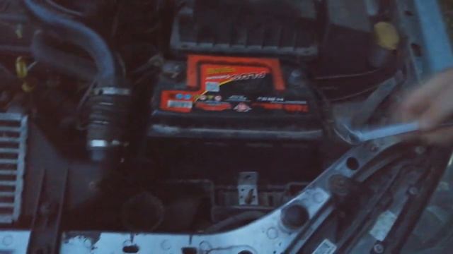 Какую клемму с аккумулятора снимать первой. Как запомнить смотреть онлайн