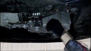 Замена масла и масляного фильтра в двигателе автомобиля Volkswagen Multivan 2,0 TDI