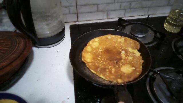 Как вертеть блины на сковородке одной рукой на 180 градусов смотреть онлайн