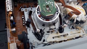 VCR Panasonic NV-HS820 видеомагнитофон Panasonic NV-HS820 (S-VHS)