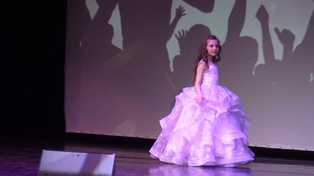 Модель - Яжук Екатерина - школа моделей «Kids models» - видео-визитка