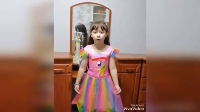 Поздравление с профессиональным праздником — Днем Учителя смотреть онлайн