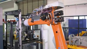 Снятие заусенцев с отливок роботом KUKA KR QUANTEC Foundry and Boll Automation