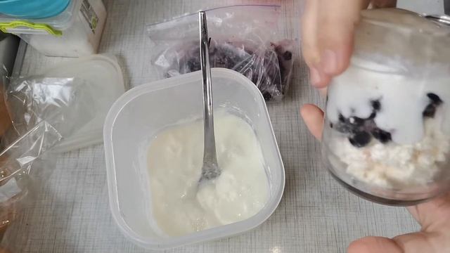 Вкусный полезный перекус. Домашний йогурт с ягодами и творогом. Приятного аппетита смотреть онлайн