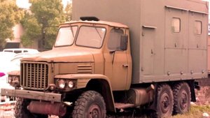 Грузовик, который похож на Урал 375, автомобиль Dongfeng EQ240