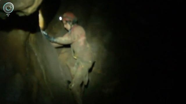 Очистить берега пещерных озёр. Чем опасна обычная батарейка на двухсотметровой глубине? смотреть онлайн