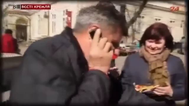 Украинцы едят блины с ЛОПАТЫ )