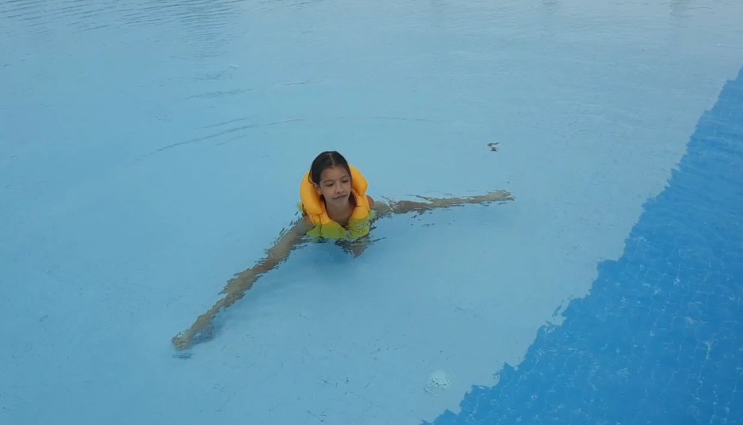 Детские игры в Аквапарке, бассейне