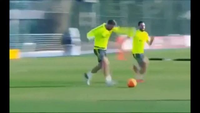 Sergio Ramos in training / A good skills for a defender / Скиллы Серхио Рамоса на тренировке смотреть онлайн