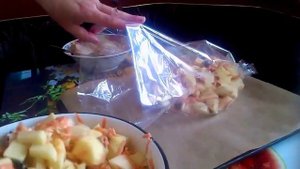 Картошка в рукаве запеченная в духовке с окорочка и черносливом