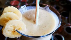 МОЛОЧНЫЕ КОКТЕЙЛИ: КЛАССИЧЕСКИЙ, БАНАНОВЫЙ, КЛУБНИЧНЫЙ. ПРОСТОЙ КОКТЕЙЛЬ ИЗ ВИШНЁВОГО СОКА.