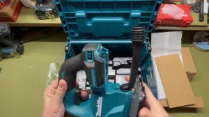 Makita DJV184  quick unboxing