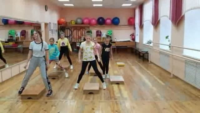 ДО "Оздоровительная аэробика" Часть  занятия на степах.