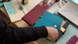 Творческий уголок в спальне. Как Настя зарабатывает на планерах ручной работы.