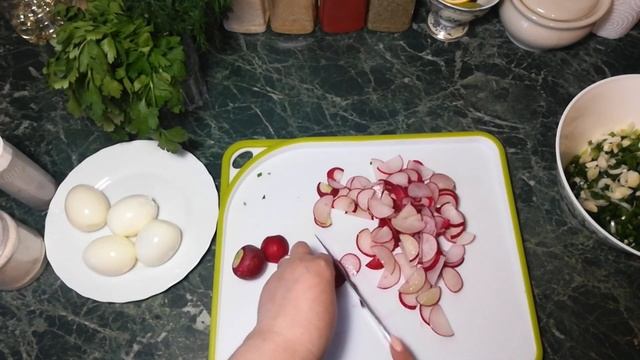 Весенне-летний салат с редиской ! Сплошные  витамины)