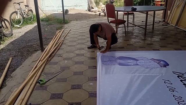как натянуть баннер на деревянный каркас. баннер қалай тегіс қағамыз.