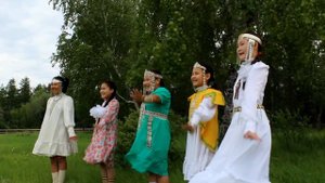 "Күндүүнэ" фольклорнай ансаамбыл толоруутугар "Дэгэрэн". Уххан тылларыгар, Ефимова Л.С мелодиятыгар