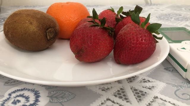 Гигантская клубника химия или нет!? смотреть онлайн