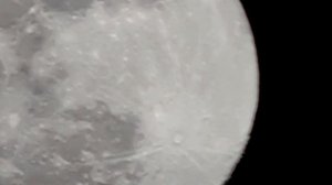 Zoom de 42x na Lua com Nikon Coolpix P520