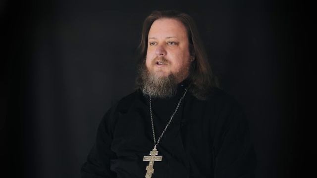 Иерей Вадим Фомин читает стихотворение Семена Гудзенко «Перед атакой»