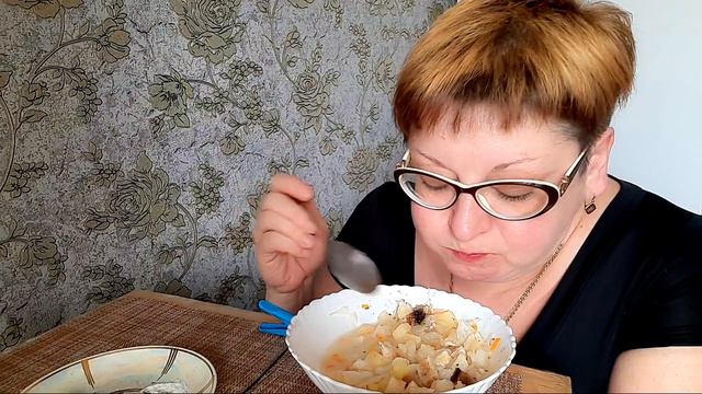 пожрем/Мукбанг щи/обжор и разговоры на камеру
