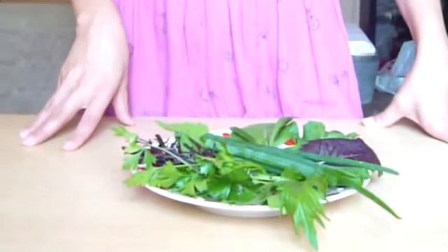 Как приучить ребенка есть зелень