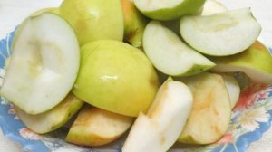 Компот из кизила, яблок и слив