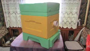 весна на пасеке - сырые подушки на гнездах и вентиляция в улье.