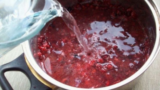 Морс из брусники. Рецепт / Cowberry drink. Recipe / Поварешкин TV