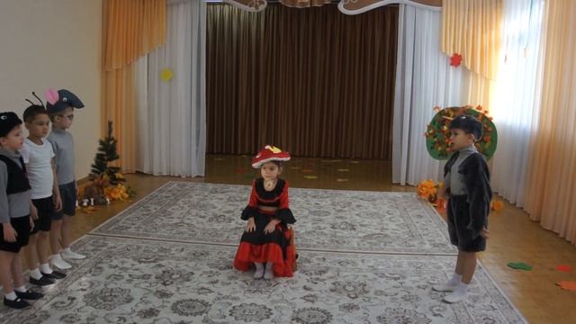 #МБДОУ316Красноярск Сутеев В.Г. "Под грибом" (театральная постановка) группа "Ягодка" смотреть онлайн