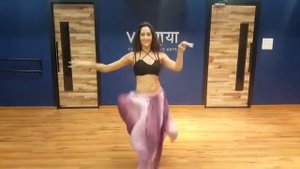 Nora Fatehi- belly dance on ude dil befikre