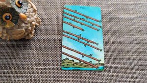 ВОСЬМЕРКА ЖЕЗЛОВ ТАРО УЭЙТА/ЗНАЧЕНИЕ АРКАНА