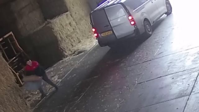 45 НЕВЕРОЯТНЫХ МОМЕНТОВ, СНЯТЫХ НА КАМЕРЫ НАБЛЮДЕНИЯ смотреть онлайн