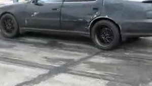 Ечуп . тойота креста греет резину.