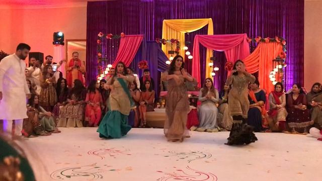 ‘24 7 Lak Hilna' Mendhi Dance смотреть онлайн