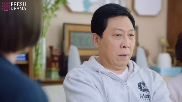 女機長回家總覺得不對勁，一看桌底父母穿的鞋，瞬間明白了 смотреть онлайн